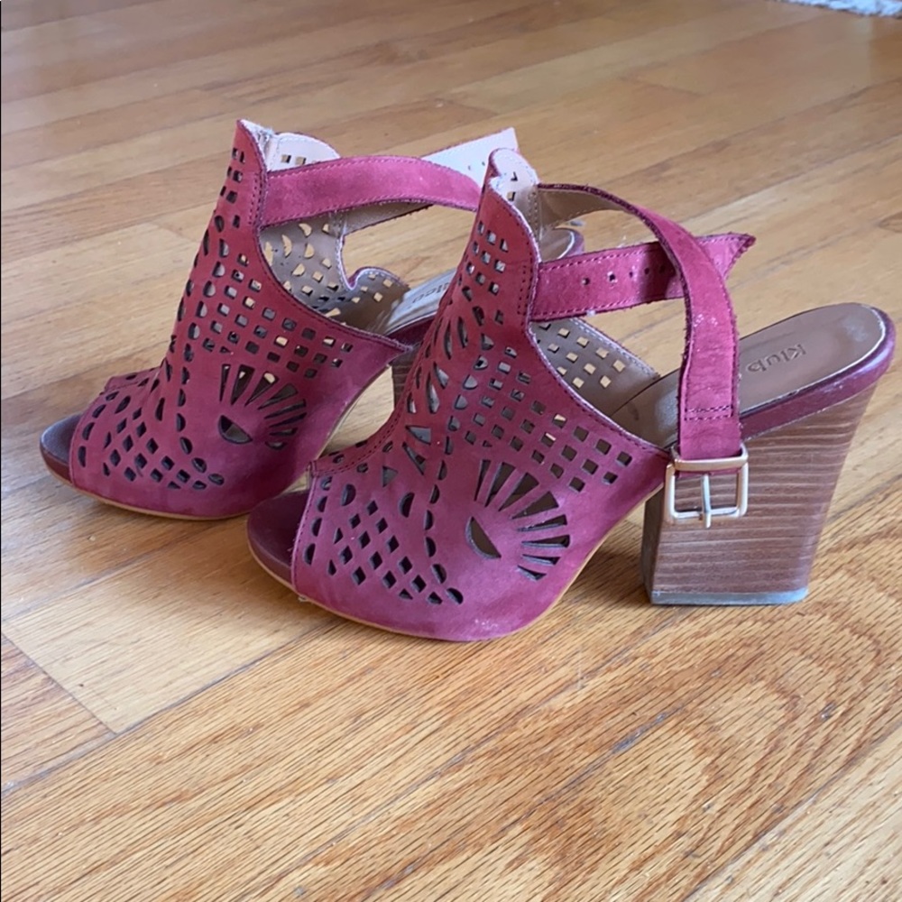 Did cut leather shoes